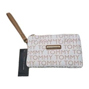 Tommy Hilfiger wristlet with zipper closure NWT